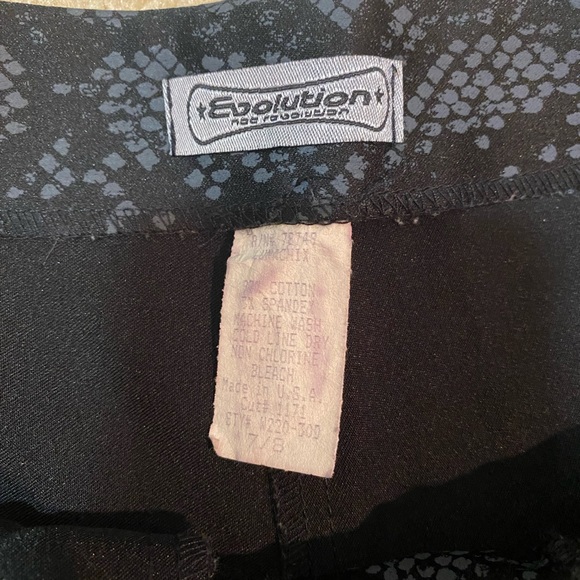 Evolution Snake Pattern Shorts - Picture 4 of 5